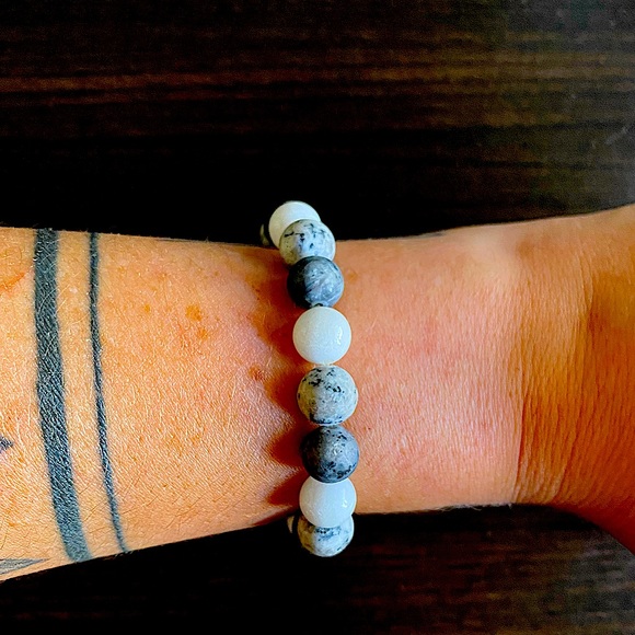 Lava rock beaded bracelet - Picture 5 of 5